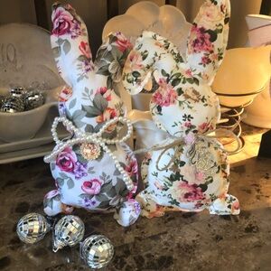 Floral Bunny Decor Set
